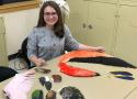 Sarah N. Davis nous en dit plus sur les couleurs issues des caroténoïdes chez les oiseaux préhistoriques et les dinosaures à plumes